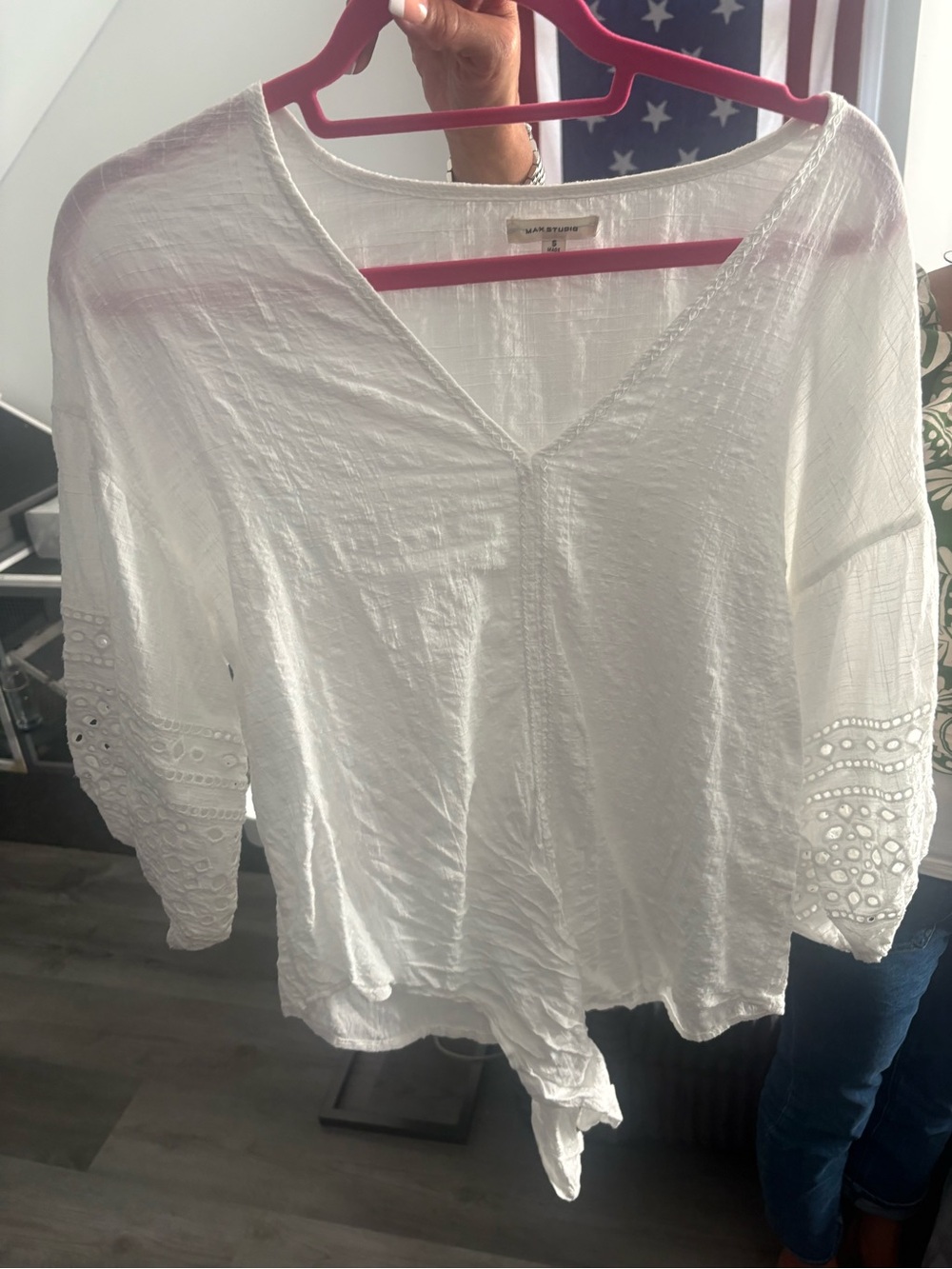 Max Studio White Eyelet Sleeve V-Neck Tunic Top